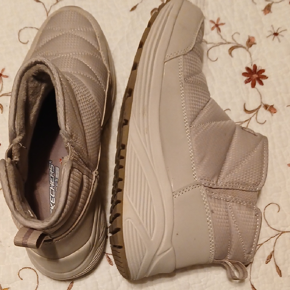 Skechers BOBS ShirtT BOOT SLIP ON. Barely Worn